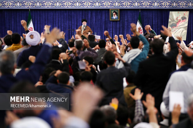 دیدار هزاران نفر از مردم قم با رهبر معظم انقلاب اسلامی