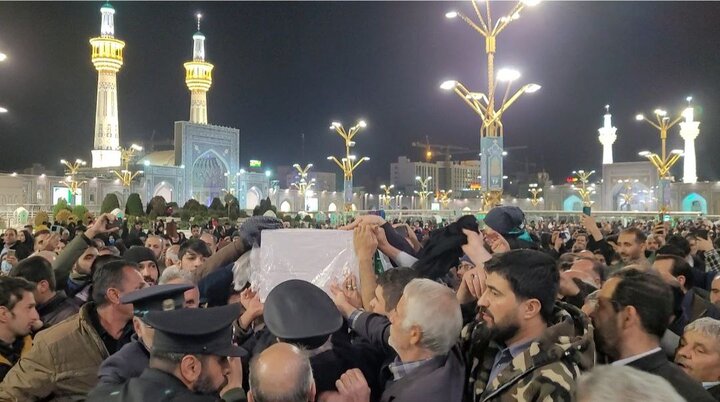 تشییع شهیده «فاطمه دهقان» در حرم مطهر رضوی به سمت جایگاه ابدی تشییع شهیده «فاطمه دهقان» در حرم مطهر رضوی به سمت جایگاه ابدی