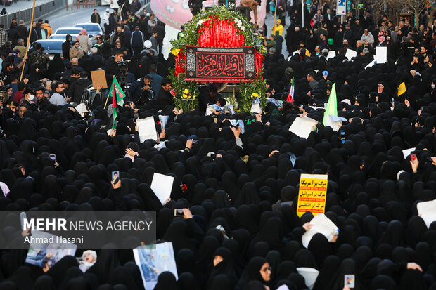 تشییع پیکر «فاطمه دهقان» شهیده حادثه تروریستی کرمان در مشهد
