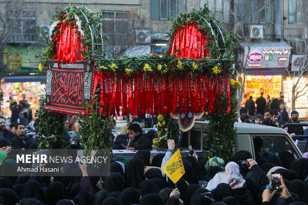 تشییع پیکر «فاطمه دهقان» شهیده حادثه تروریستی کرمان در مشهد