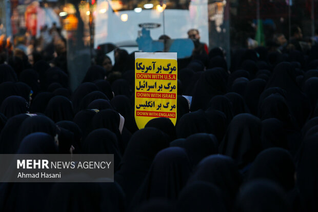تشییع پیکر «فاطمه دهقان» شهیده حادثه تروریستی کرمان در مشهد