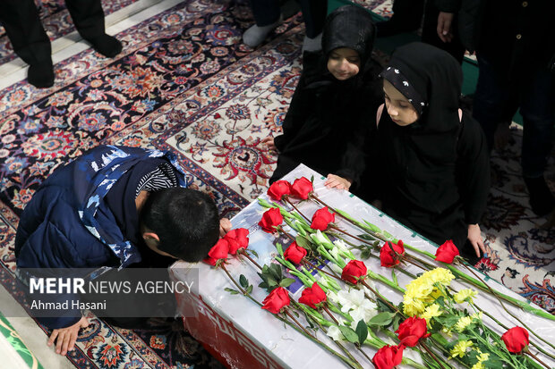 تشییع پیکر «فاطمه دهقان» شهیده حادثه تروریستی کرمان در مشهد