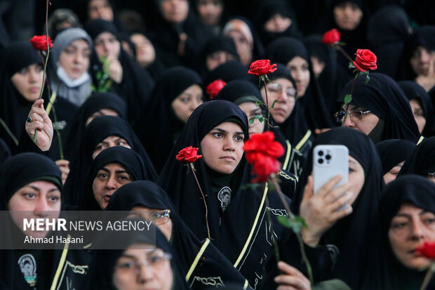 تشییع پیکر «فاطمه دهقان» شهیده حادثه تروریستی کرمان در مشهد