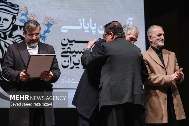 آیین پایانی شانزدهمین جشنواره ملی موسیقی نواحی ایران شامگاه امروز سه‌شنبه دوازدهم دی ۱۴۰۲ با حضور محمد مهدی اسماعیلی وزیر فرهنگ و ارشاد اسلامی، محمود سالاری معاون امور هنری وزیر فرهنگ و ارشاد اسلامی، امیرحسین سمیعی مدیرکل دفتر موسیقی وزارت فرهنگ و ارشاد اسلامی، محمد اله یاری مدیرعامل بنیاد فرهنگی هنری رودکی در تالار رودکی تهران برگزار شد