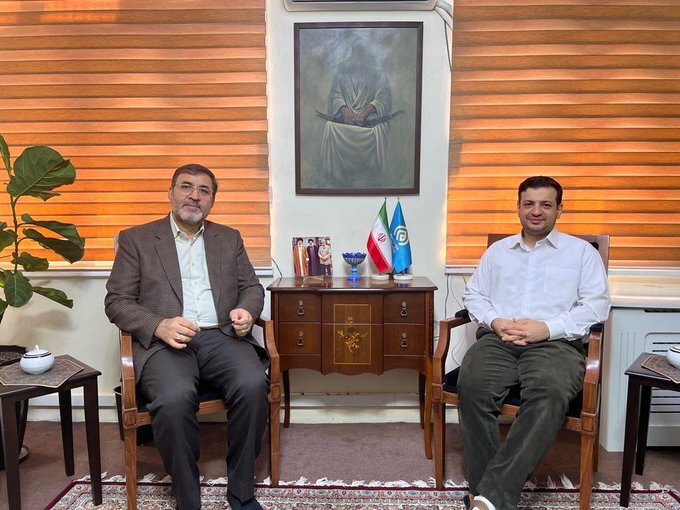 همنشینی «سخنران مشهور» با مقام سابق دولتی