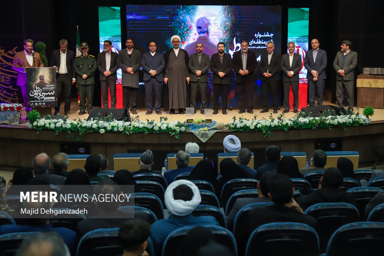 برگزیدگان جشنواره شعر منطقهای «سرباز وطن» در مهریز معرفی شدند