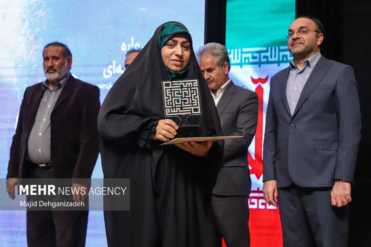 برگزیدگان جشنواره شعر منطقهای «سرباز وطن» در مهریز معرفی شدند