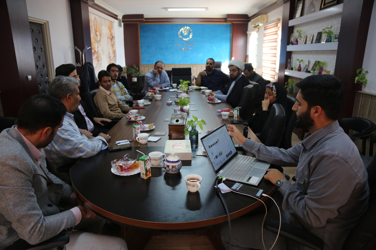 جمعی از فعالان سرود استان یزد با مدیر شبکه ۲ دیدار کردند