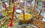 ۴ تن خیارشور و ترشی غیربهداشتی در اهواز کشف شد