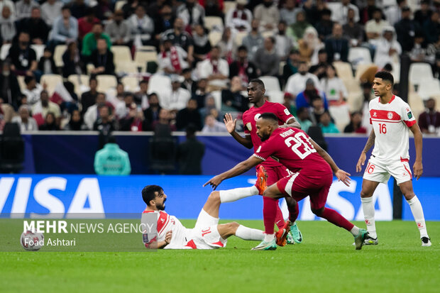 دیدار تیم‌های فوتبال قطر و لبنان