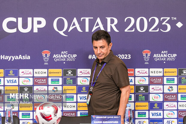 امیر قلعه نوعی سرمربی تیم ملی ایران در نشست خبری پیش از مصاف با تیم ملی فلسطین در سری مسابقات جام ملت‌های آسیا قطر ۲۰۲۳ حضور دارد