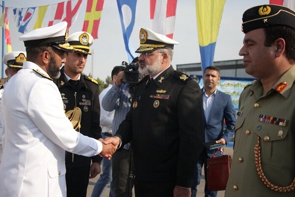 أسطول السلام والصداقة الباكستاني يرسو في ميناء بندرعباس