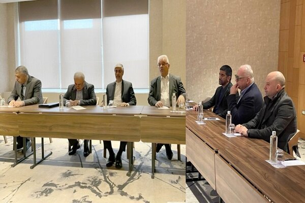وزير الرياضة الايراني يلتقي رئيس الاتحاد العالمي للمصارعة