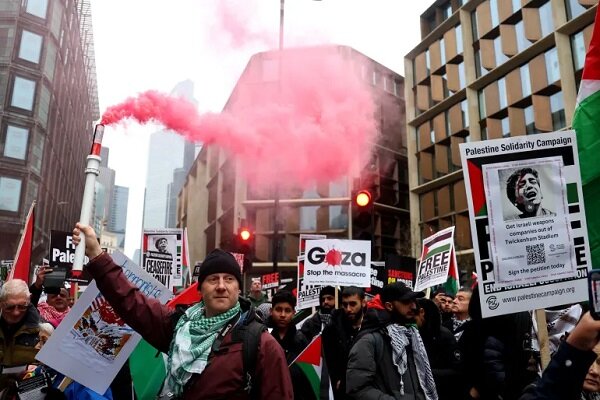 People in London hold huge rally to denounce Gaza massacre