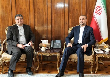 في لقاء مع القنصل الايراني الجديد لدى تركيا.. عبداللهيان يؤكد تعزيز العلاقات بين البلدين