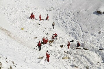 سه کوهنورد گرفتار در برف ارتفاعات روستای کله یونجه نجات یافتند