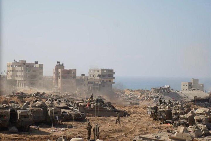 غزة ... معارك ضارية وسط خان يونس وقصف كثيف على جباليا