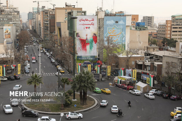 جدیدترین دیوارنگاره میدان فلسطین تهران با عنوان «قلب‌هایمان یکیست» در آستانه بازی فوتبال تیم‌های ملی ایران و فلسطین رونمایی شد