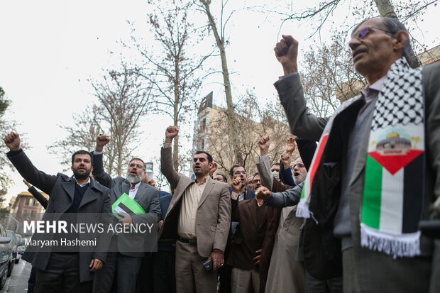 تجمع حقوقدانان انقلابی و طرح شکایت علیه جنایات رژیم جعلی صهیونیستی، یکشنبه ۲۴ دی ۱۴۰۲ مقابل دفتر سازمان ملل در تهران برگزار شد