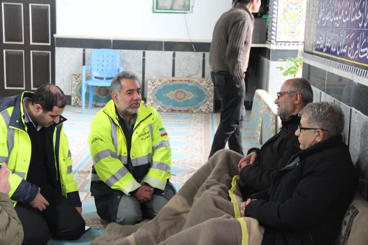 اسکان اضطراری ۱۸۰ مسافر گرفتار برف و کولاک در آستارا اسکان اضطراری ۱۸۰ مسافر گرفتار برف و کولاک در آستارا