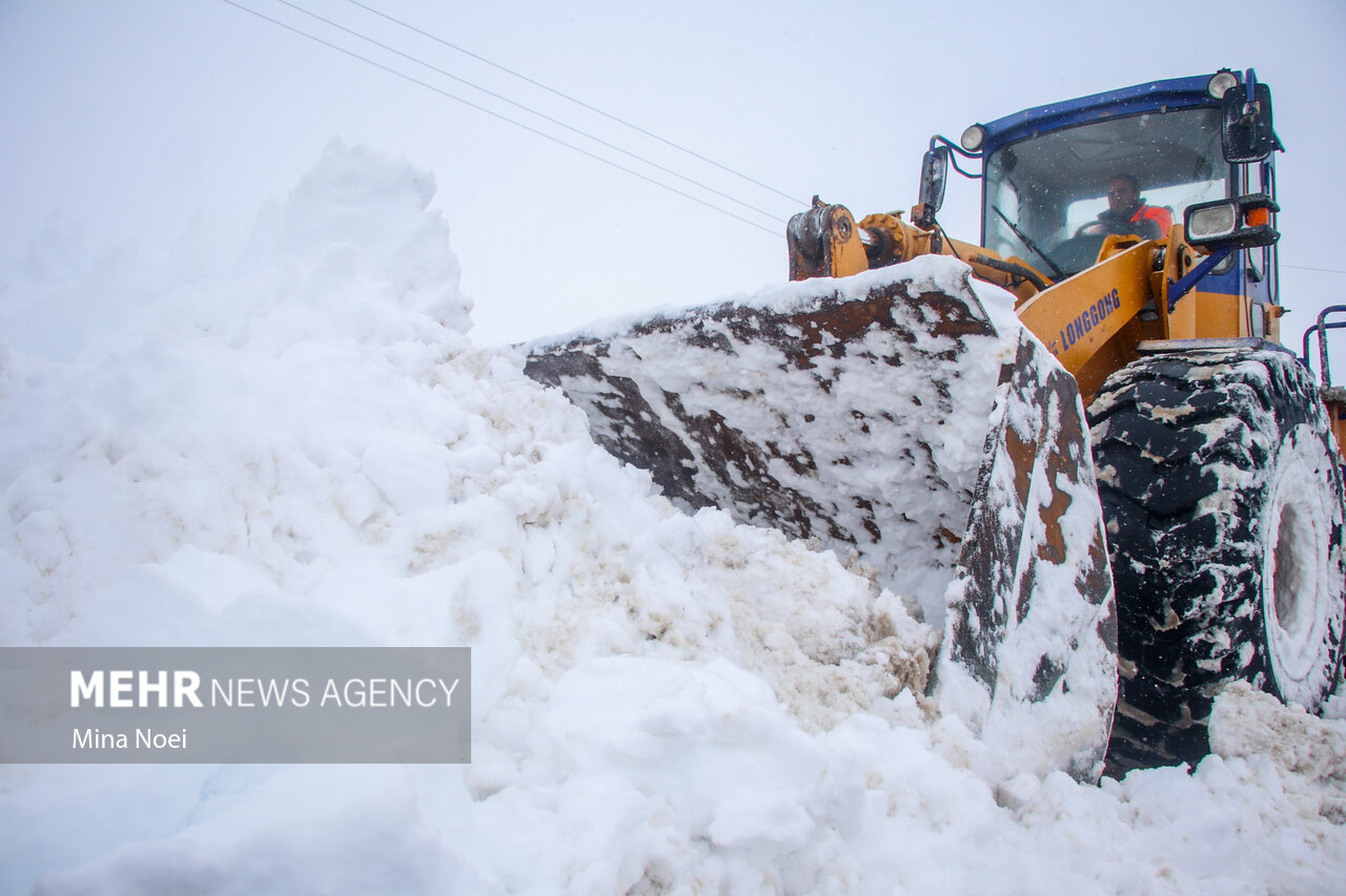 برف روبی راه های مسدود روستاهای آذربایجان شرقی