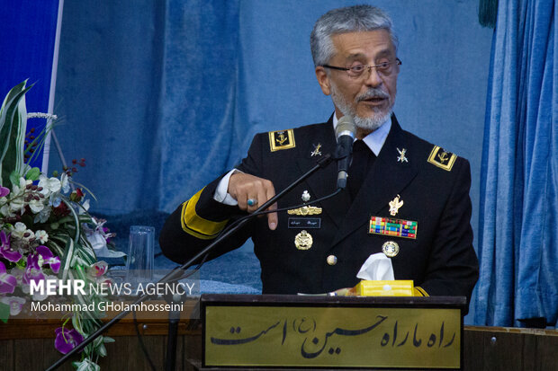 الأدميرال سياري: إيران اليوم تخوض حربا معرفية مع العدو
