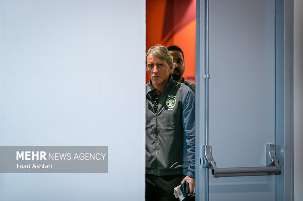 روبرتو مانچینی سرمربی تیم ملی فوتبال عربستان در نشست خبری تیم ملی عربستان صعودی پیش از مصاف با تیم ملی عمان حضور دارد