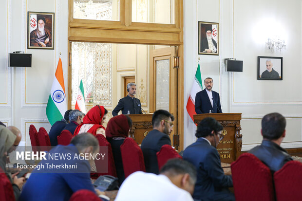 حسین امیرعبداللهیان، وزیر امور خارجه جمهوری اسلامی ایران، ظهر امروز دوشنبه ۲۵ دی ۱۴۰۲ از «سوبرامانیام جایشانکار» همتای هندی خود در محل وزارت امور خارجه جمهوری اسلامی ایران استقبال کرد