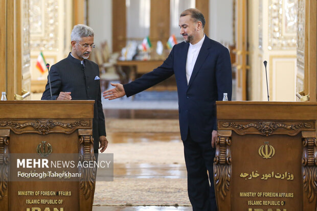 حسین امیرعبداللهیان، وزیر امور خارجه جمهوری اسلامی ایران، ظهر امروز دوشنبه ۲۵ دی ۱۴۰۲ از «سوبرامانیام جایشانکار» همتای هندی خود در محل وزارت امور خارجه جمهوری اسلامی ایران استقبال کرد