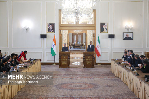 حسین امیرعبداللهیان، وزیر امور خارجه جمهوری اسلامی ایران، ظهر امروز دوشنبه ۲۵ دی ۱۴۰۲ از «سوبرامانیام جایشانکار» همتای هندی خود در محل وزارت امور خارجه جمهوری اسلامی ایران استقبال کرد