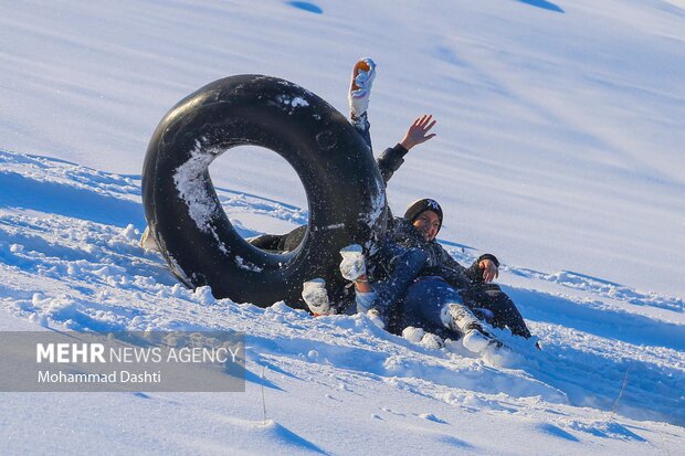 Snow brings joy to people of Ardabil
