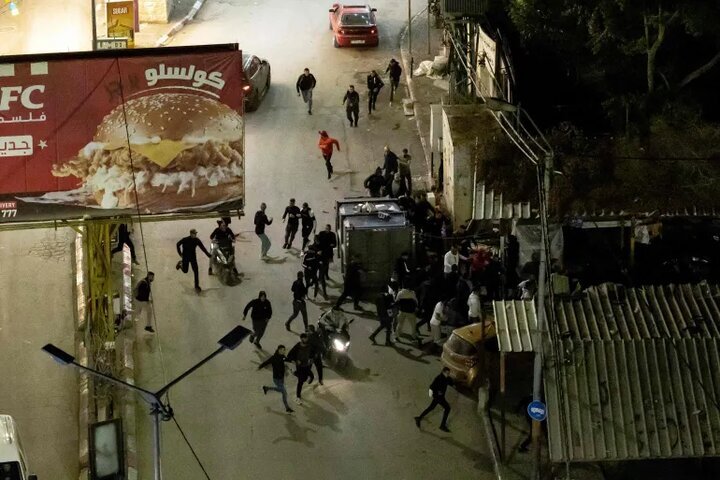 حمله نظامیان صهیونیست به مناطق مختلف کرانه باختری حمله نظامیان صهیونیست به مناطق مختلف کرانه باختری