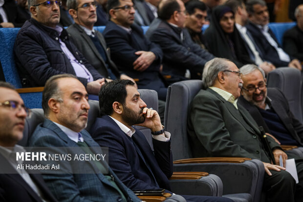 دومین رویداد ملی مدارس آینده صبح روز سه شنبه ۲۶ دی ماه ۱۴۰۲ با حضور رضا مراد صحرایی وزیر آموزش و پرورش و علی عسگری معاون اجتماعی ستاد اجرایی فرمان امام (ره) در سالن اجتماعات کتابخانه مرکزی دانشگاه تهران برگزار شد