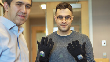دستکش هوشمند محققان ایرانی به کمک افراد مبتلا به سکته می‌آید
