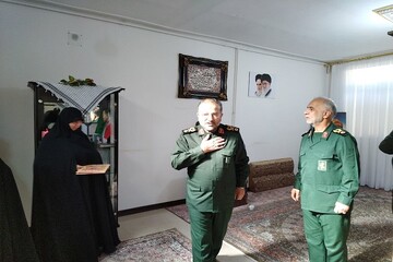 رییس سازمان بسیج با خانواده شهید مدافع حرم «رضا عباسی» دیدار کرد
