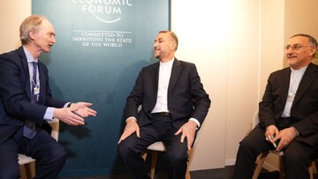 Iran FM, UN special envoy for Syria meet in Davos