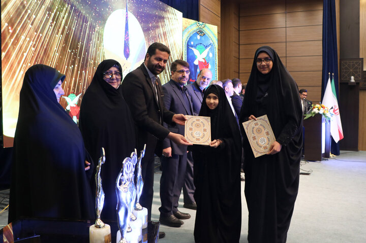 برگزیدگان جشنواره هنری ایثار منطقه ۵ کشور در شیراز معرفی شدند