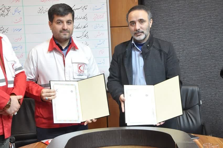 تفاهم نامه همکاری بین کتابخانه های عمومی و هلال احمرگیلان امضا شد تفاهم نامه همکاری بین کتابخانه های عمومی و هلال احمرگیلان امضا شد