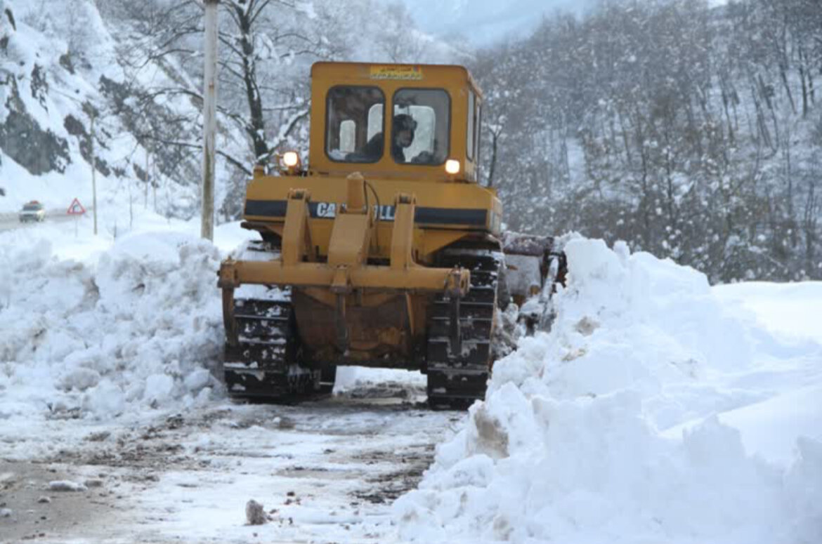 تمام راههای اصلی و روستایی آستارا بازگشایی شد تمام راههای اصلی و روستایی آستارا بازگشایی شد