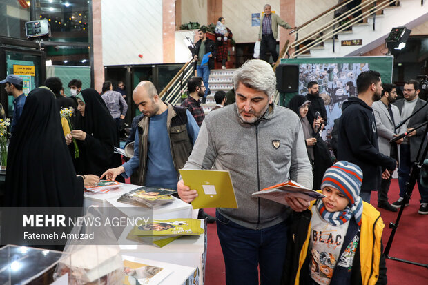 چهاردهمین جشنواره مردمی «فیلم عمار» با حضور جمعی از مردم شامگاه چهارشنبه ۲۷ دی ماه ۱۴۰۲ در سینما <a href='https://sayeb.ir/tag/%d9%81%d9%84%d8%b3%d8%b7%db%8c%d9%86'></div>فلسطین</a> برگزار شد