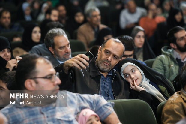 چهاردهمین جشنواره مردمی «فیلم عمار» با حضور جمعی از مردم شامگاه چهارشنبه ۲۷ دی ماه ۱۴۰۲ در سینما فلسطین برگزار شد