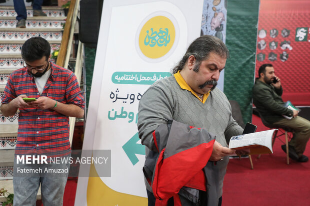چهاردهمین جشنواره مردمی «فیلم عمار» با حضور جمعی از مردم شامگاه چهارشنبه ۲۷ دی ماه ۱۴۰۲ در سینما <a href='https://sayeb.ir/tag/%d9%81%d9%84%d8%b3%d8%b7%db%8c%d9%86'></div>فلسطین</a> برگزار شد