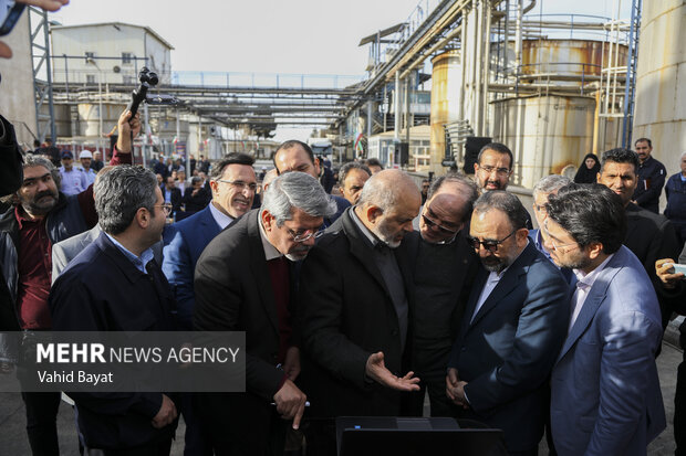 حضور وحیدی وزیر کشور در آیین افتتاحیه پویش مردمی‌سازی مدیریت مصرف گاز موفق به کاهش ۱۰ درصدی مصرف بخش خانگی - کارخانه چسب مشهد