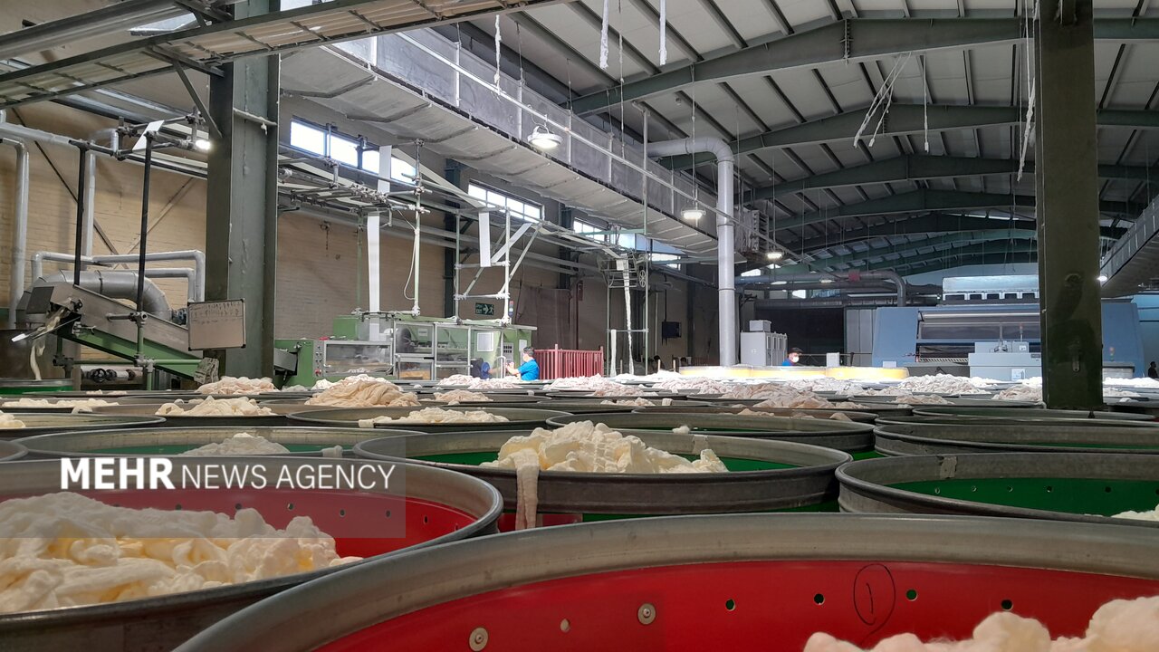 صنعت فرش دچار بحران است/ تحریم داخلی مشکل اساسی تولیدکنندگان