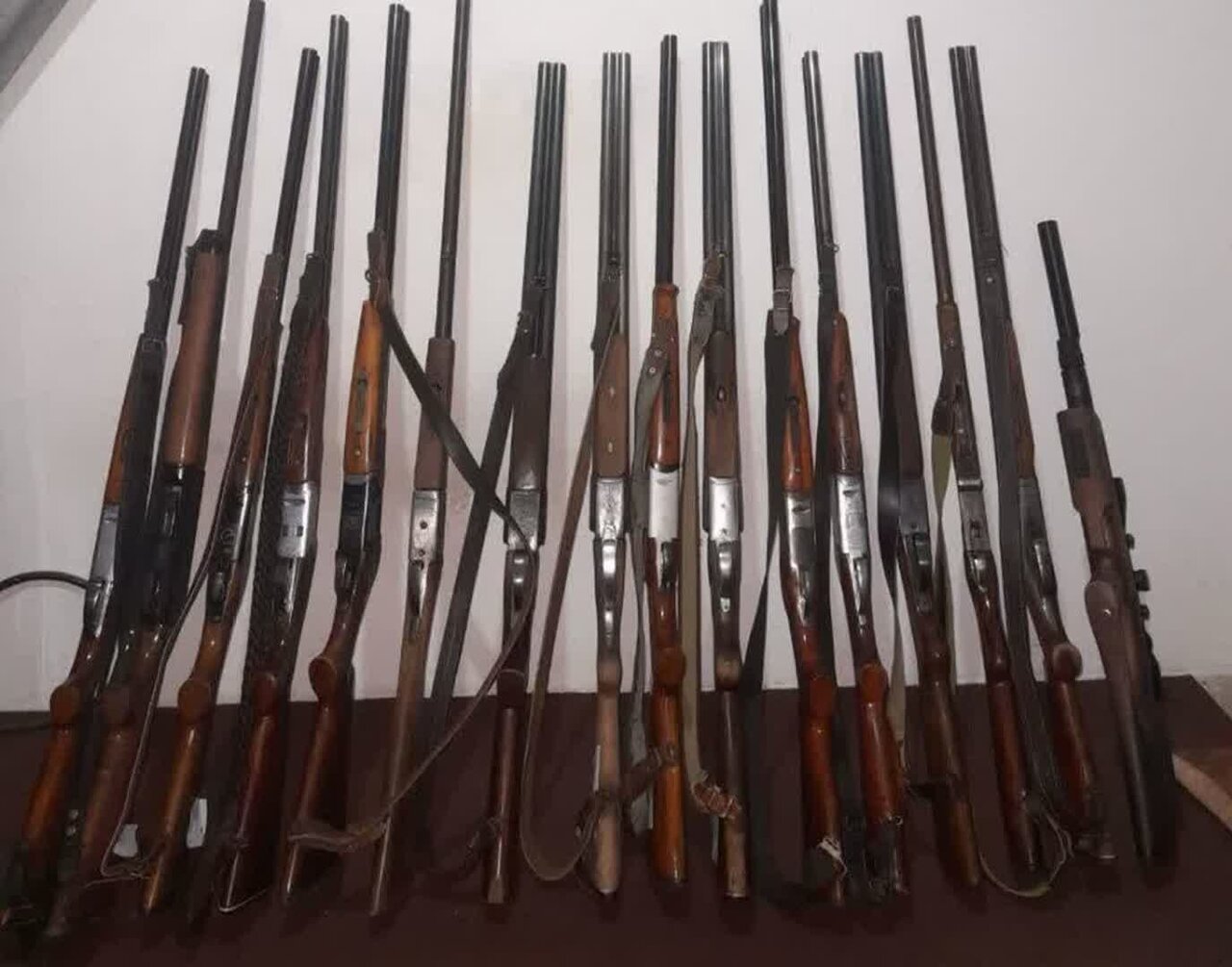 کشف و ضبط ۲۲ قبضه سلاح شکاری در آستارا کشف و ضبط ۲۲ قبضه سلاح شکاری در آستارا