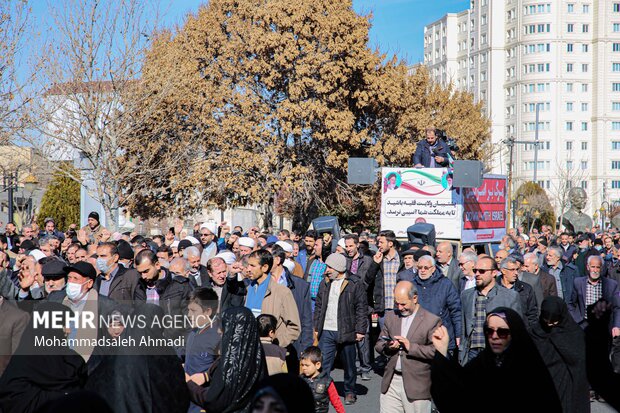 راهپیمایی نمازگزاران زنجانی در حمایت از مردم غزه