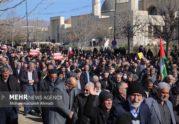 راهپیمایی نمازگزاران زنجانی در حمایت از مردم غزه