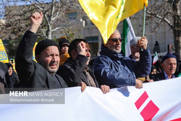 راهپیمایی نمازگزاران زنجانی در حمایت از مردم غزه