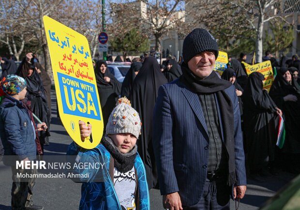 راهپیمایی نمازگزاران زنجانی در حمایت از مردم غزه