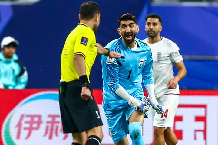 - صعود تیم ملی فوتبال ایران با ترس و نگرانی/ یک خط دفاع علیه یک تیم |